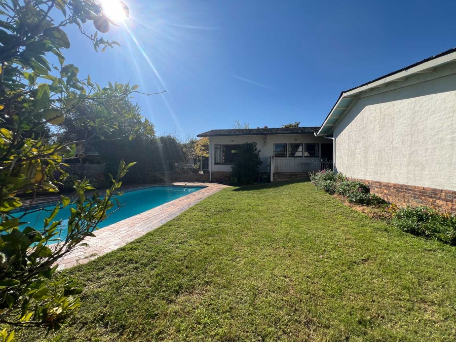 4 Bedroom Property for Sale in Uniepark Western Cape